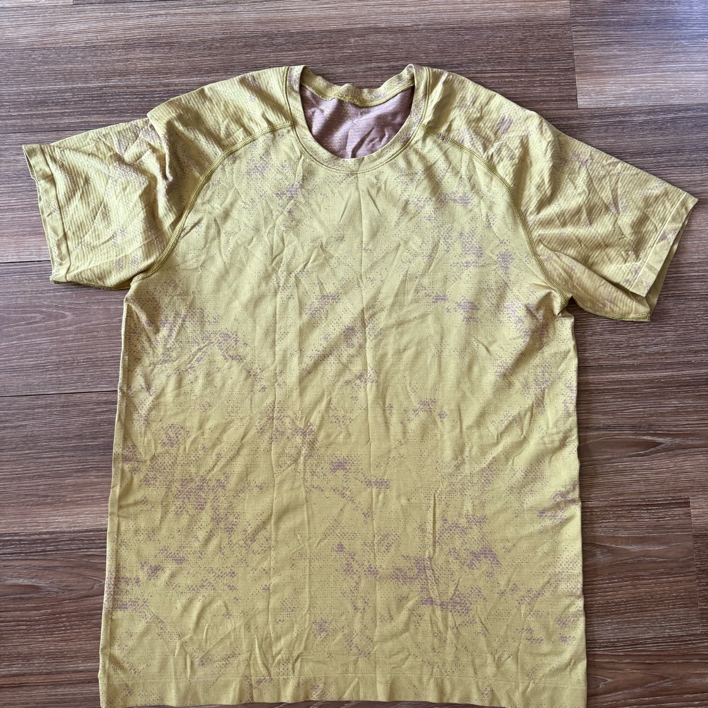 Lululemon Men's workout Shirt